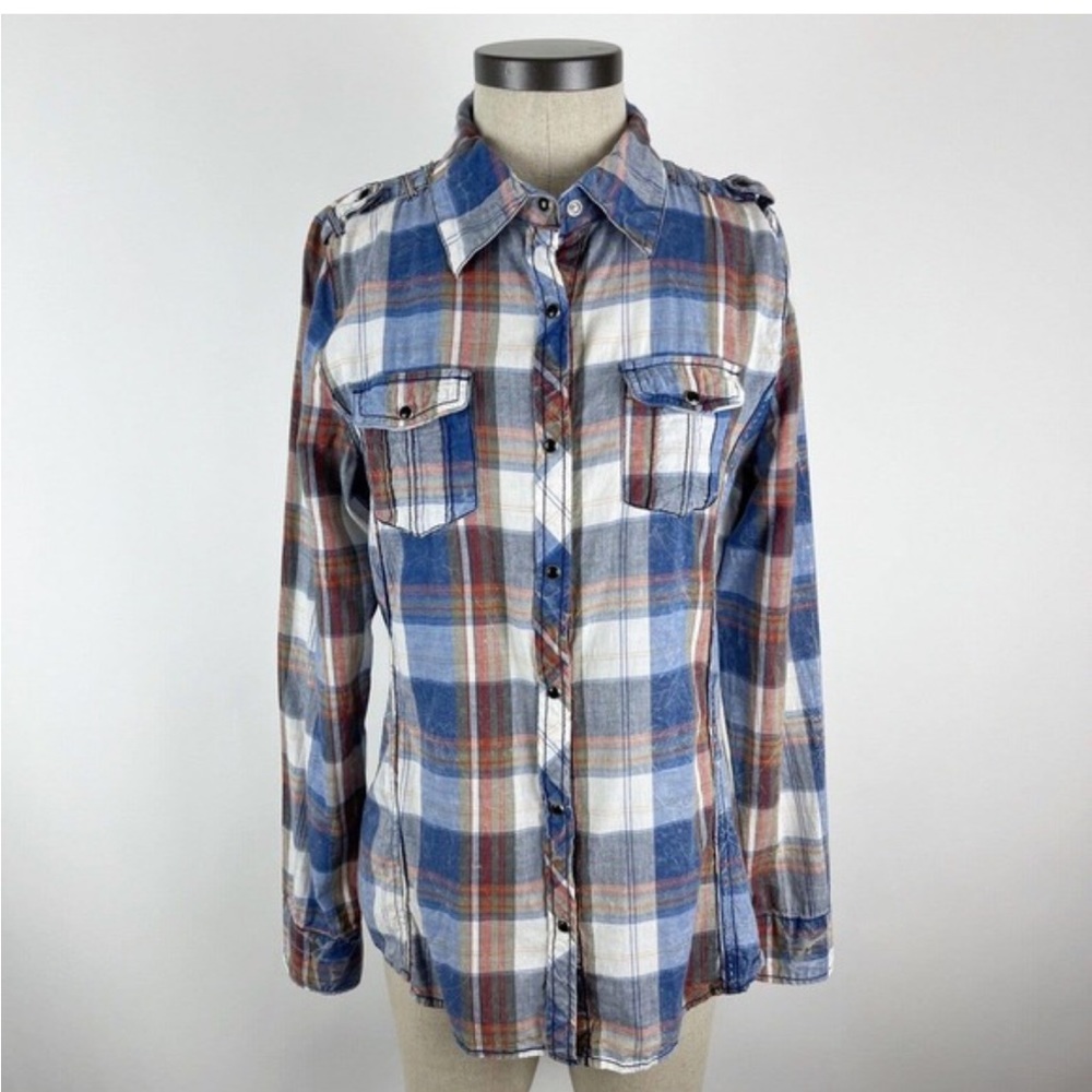 BKE snap down long sleeve shirt.